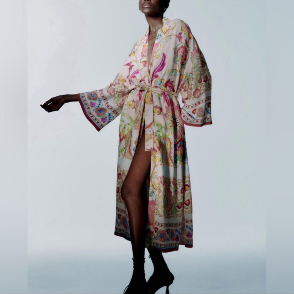 Zara Printed kimono satin dress with belt - Picture 3 of 15